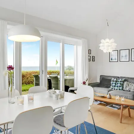 2 Bedroom Amazing In Holiday home Gudhjem