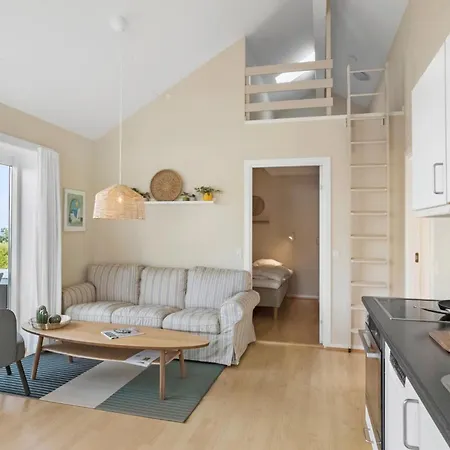 2 Bedroom Gorgeous In Σπίτι διακοπών *