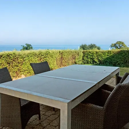 2 Bedroom Gorgeous In Casa vacanze